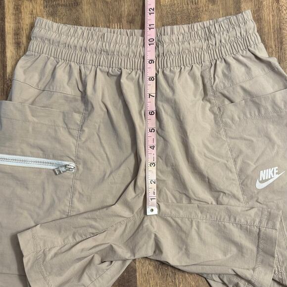 Nike Sportswear Modern Essentials Men’s Gym Short Beige Nylon Pockets Size Small - Picture 5 of 9